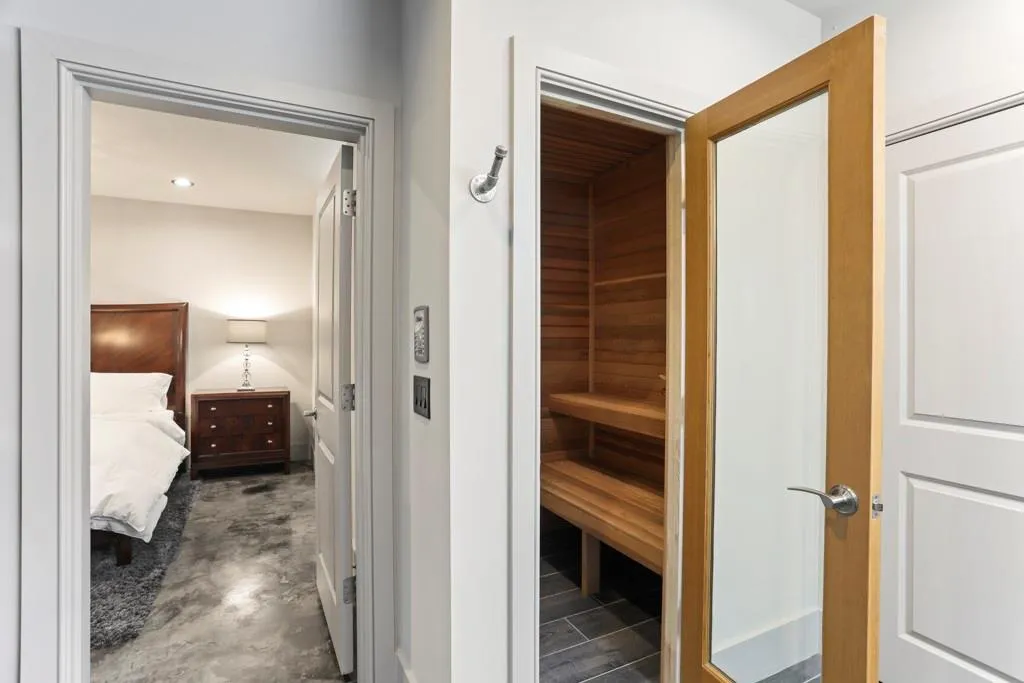 525 Glengate Cove, Sandy Springs, Georgia 30328, 6 Bedrooms Bedrooms, ,6 BathroomsBathrooms,Residential,Sold,525 Glengate Cove,6630035