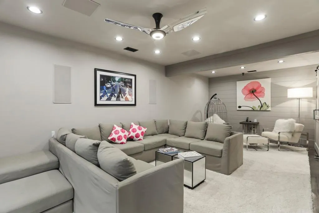 525 Glengate Cove, Sandy Springs, Georgia 30328, 6 Bedrooms Bedrooms, ,6 BathroomsBathrooms,Residential,Sold,525 Glengate Cove,6630035