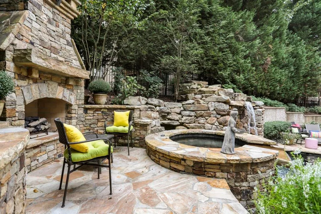 525 Glengate Cove, Sandy Springs, Georgia 30328, 6 Bedrooms Bedrooms, ,6 BathroomsBathrooms,Residential,Sold,525 Glengate Cove,6630035