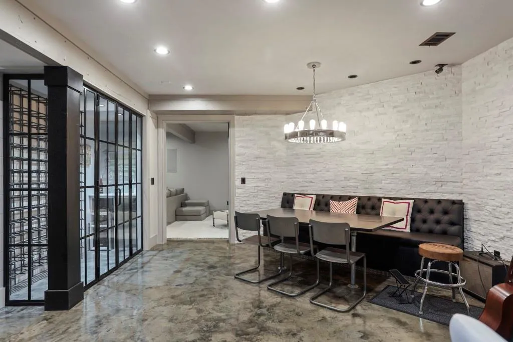 525 Glengate Cove, Sandy Springs, Georgia 30328, 6 Bedrooms Bedrooms, ,6 BathroomsBathrooms,Residential,Sold,525 Glengate Cove,6630035