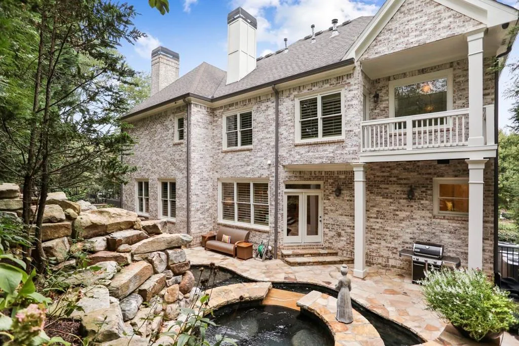 525 Glengate Cove, Sandy Springs, Georgia 30328, 6 Bedrooms Bedrooms, ,6 BathroomsBathrooms,Residential,Sold,525 Glengate Cove,6630035