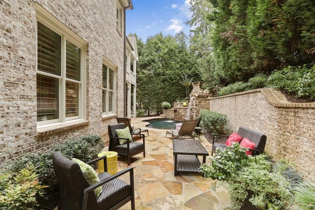 525 Glengate Cove, Sandy Springs, Georgia 30328, 6 Bedrooms Bedrooms, ,6 BathroomsBathrooms,Residential,Sold,525 Glengate Cove,6630035