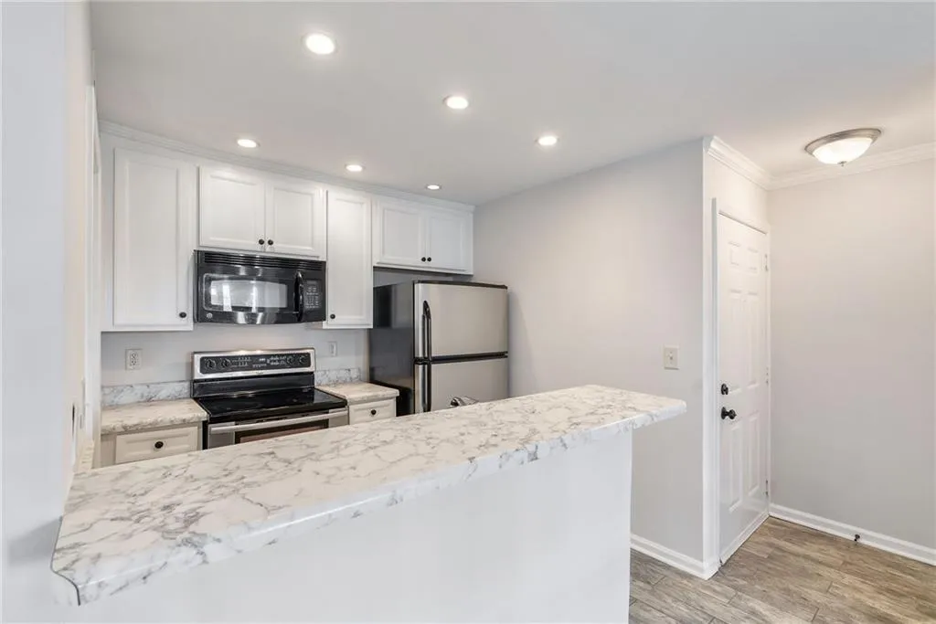 201 Granville Court, Atlanta, Georgia 30328, 1 Bedroom Bedrooms, ,1 BathroomBathrooms,Residential,Sold,201 Granville Court,7562801