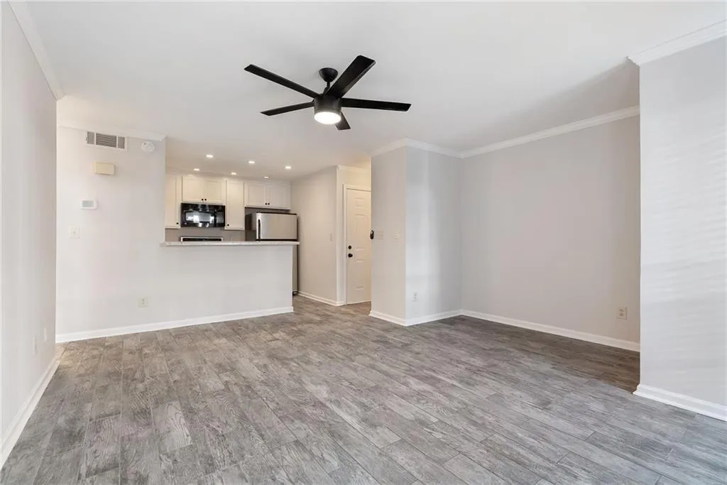 201 Granville Court, Atlanta, Georgia 30328, 1 Bedroom Bedrooms, ,1 BathroomBathrooms,Residential,Sold,201 Granville Court,7562801