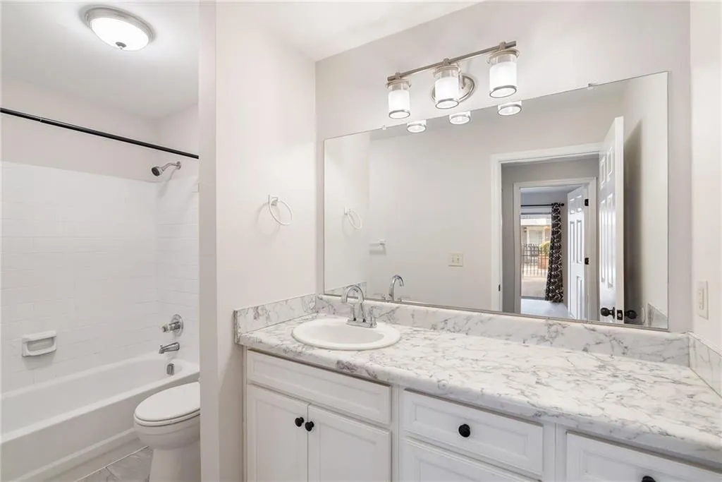 201 Granville Court, Atlanta, Georgia 30328, 1 Bedroom Bedrooms, ,1 BathroomBathrooms,Residential,Sold,201 Granville Court,7562801