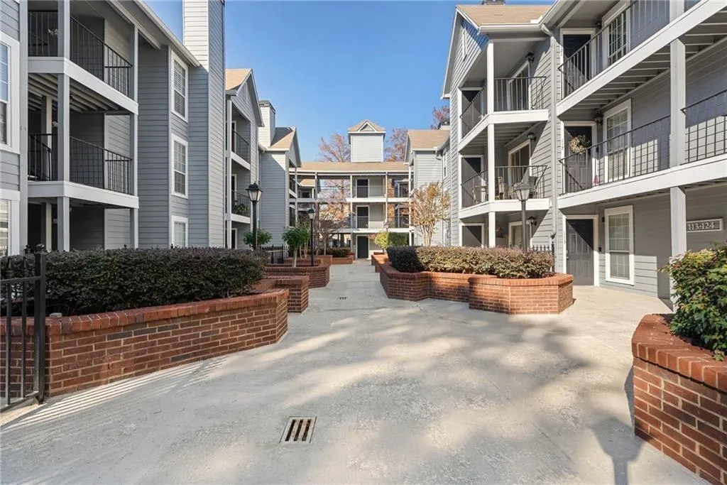 201 Granville Court, Atlanta, Georgia 30328, 1 Bedroom Bedrooms, ,1 BathroomBathrooms,Residential,Sold,201 Granville Court,7562801