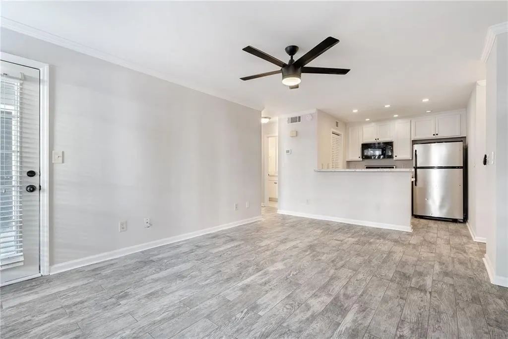 201 Granville Court, Atlanta, Georgia 30328, 1 Bedroom Bedrooms, ,1 BathroomBathrooms,Residential,Sold,201 Granville Court,7562801