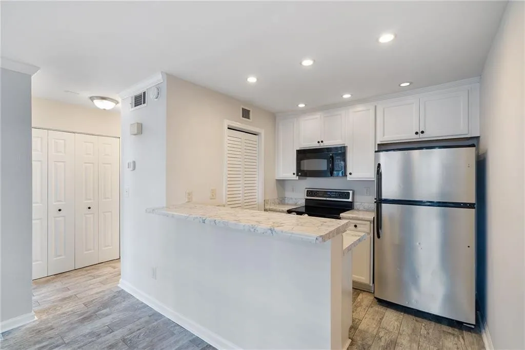 201 Granville Court, Atlanta, Georgia 30328, 1 Bedroom Bedrooms, ,1 BathroomBathrooms,Residential,Sold,201 Granville Court,7562801