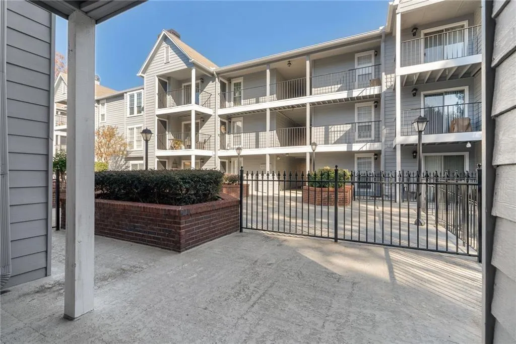 201 Granville Court, Atlanta, Georgia 30328, 1 Bedroom Bedrooms, ,1 BathroomBathrooms,Residential,Sold,201 Granville Court,7562801