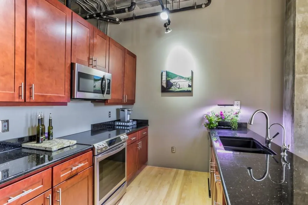 3235 Roswell Road Ne Unit 614, Atlanta, Georgia 30305, 2 Bedrooms Bedrooms, ,2 BathroomsBathrooms,Residential,Sold,3235 Roswell Road Ne Unit 614,5924740