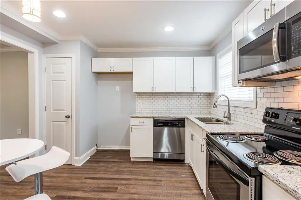 5573 Kingsport Drive, Atlanta, Georgia 30342, 2 Bedrooms Bedrooms, ,1 BathroomBathrooms,Residential,Sold,5573 Kingsport Drive,5954815