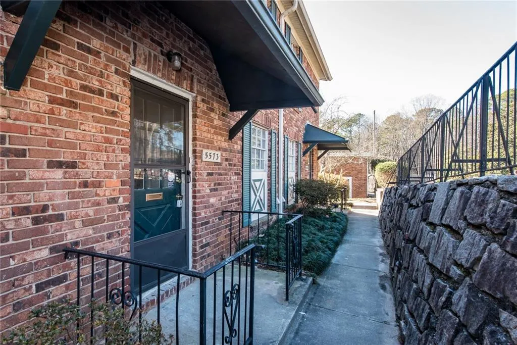 5573 Kingsport Drive, Atlanta, Georgia 30342, 2 Bedrooms Bedrooms, ,1 BathroomBathrooms,Residential,Sold,5573 Kingsport Drive,5954815