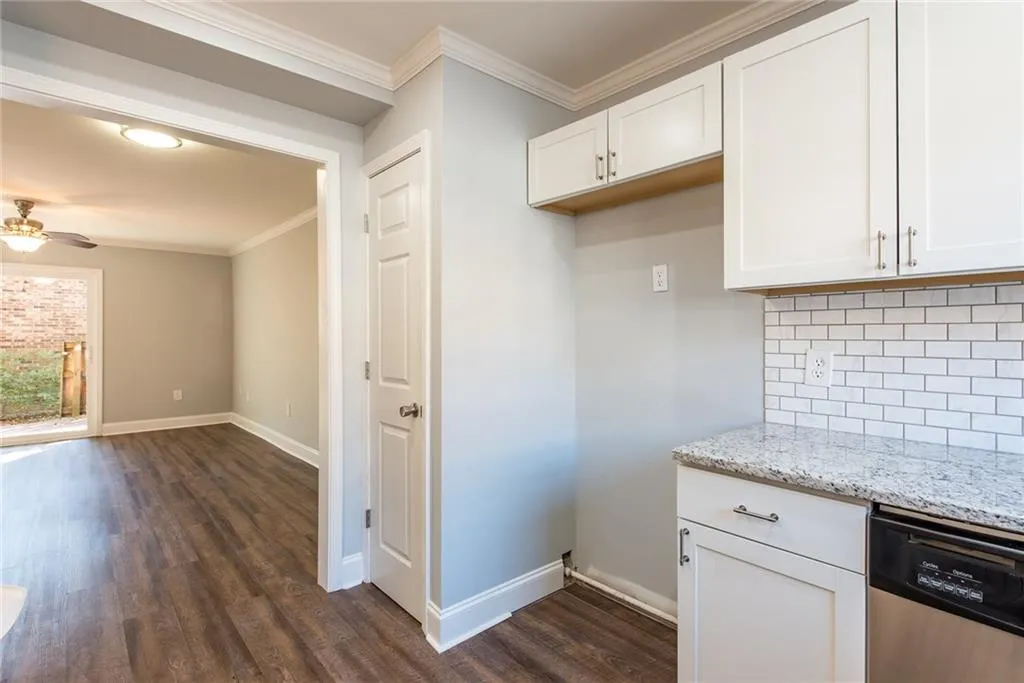 5573 Kingsport Drive, Atlanta, Georgia 30342, 2 Bedrooms Bedrooms, ,1 BathroomBathrooms,Residential,Sold,5573 Kingsport Drive,5954815