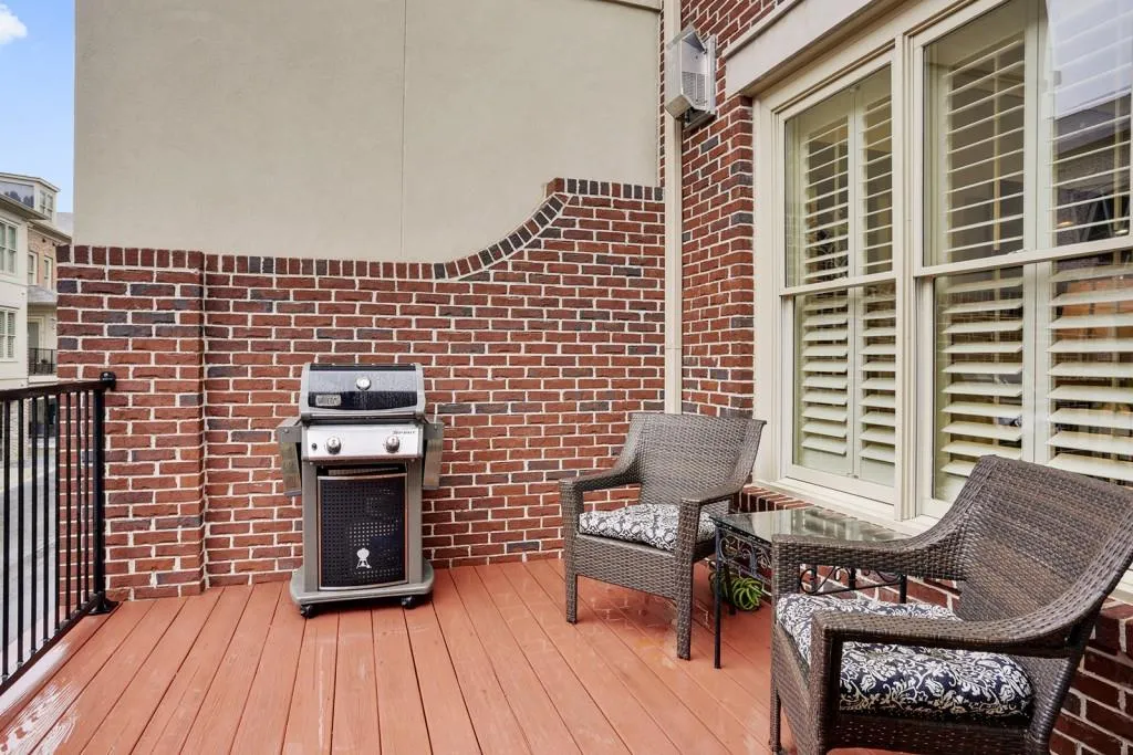 704 Creekgarden Court, Atlanta, Georgia 30339, 3 Bedrooms Bedrooms, ,3 BathroomsBathrooms,Residential,Sold,704 Creekgarden Court,5655935