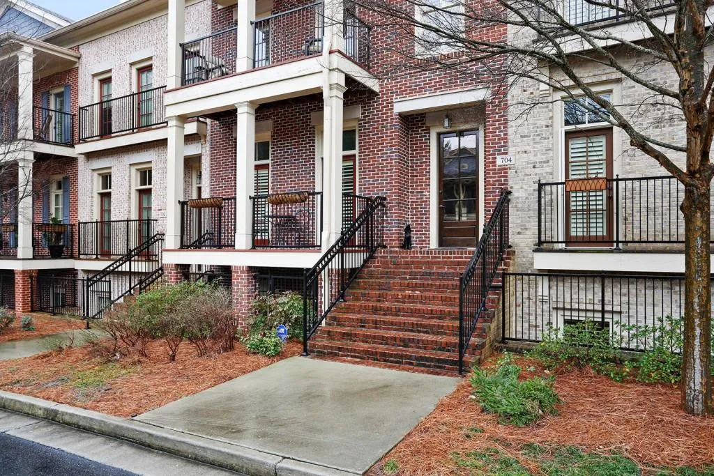 704 Creekgarden Court, Atlanta, Georgia 30339, 3 Bedrooms Bedrooms, ,3 BathroomsBathrooms,Residential,Sold,704 Creekgarden Court,5655935