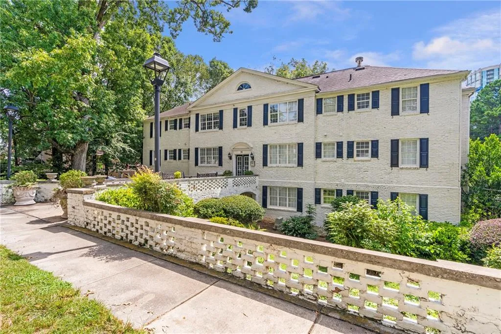 35 Sheridan Drive Ne Unit 12, Atlanta, Georgia 30305, 2 Bedrooms Bedrooms, ,1 BathroomBathrooms,Residential,For Sale,35 Sheridan Drive Ne Unit 12,7633797