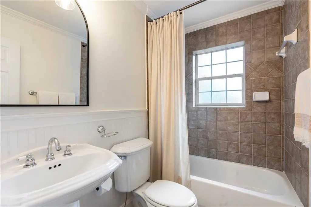 35 Sheridan Drive Ne Unit 12, Atlanta, Georgia 30305, 2 Bedrooms Bedrooms, ,1 BathroomBathrooms,Residential,For Sale,35 Sheridan Drive Ne Unit 12,7633797