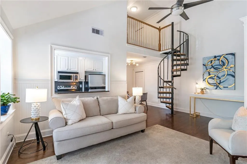 35 Sheridan Drive Ne Unit 12, Atlanta, Georgia 30305, 2 Bedrooms Bedrooms, ,1 BathroomBathrooms,Residential,For Sale,35 Sheridan Drive Ne Unit 12,7633797