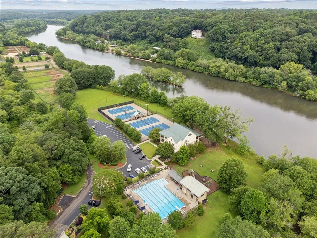 Community Pool, club house and several tennis courts. All located on the Chattahoochee River
