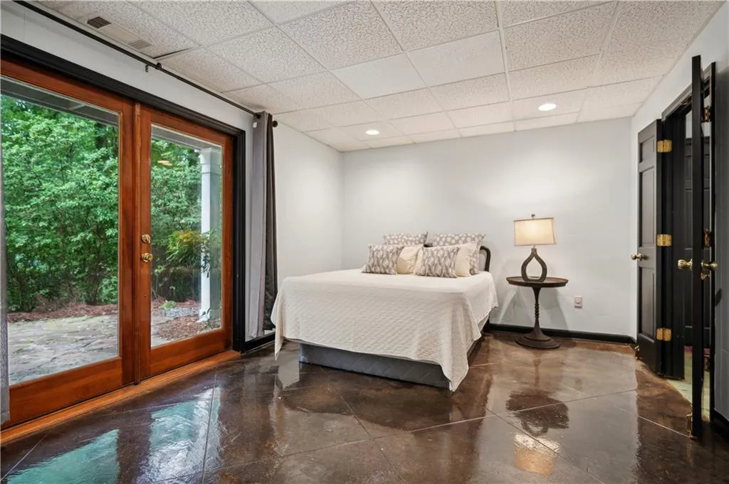 Fifth bedroom