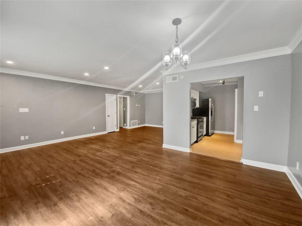 6980 ROSWELL Road Unit E12, Atlanta, Georgia 30328, 2 Bedrooms Bedrooms, ,1 BathroomBathrooms,Residential,Sold,6980 ROSWELL Road Unit E12,7324050