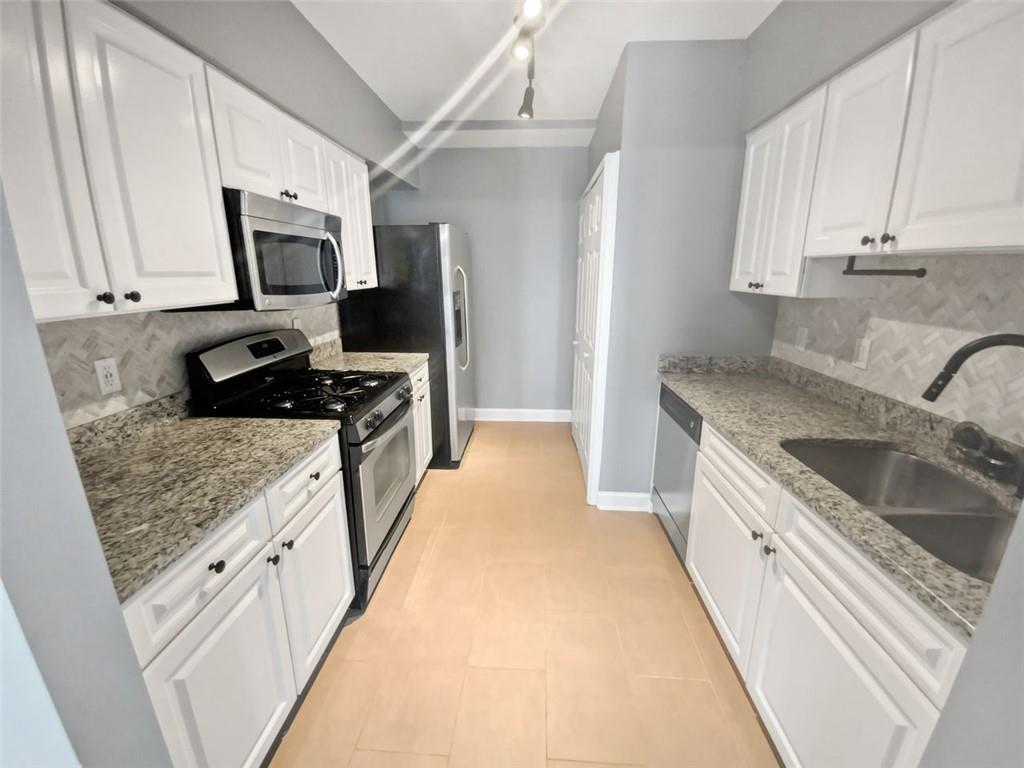 6980 ROSWELL Road Unit E12, Atlanta, Georgia 30328, 2 Bedrooms Bedrooms, ,1 BathroomBathrooms,Residential,Sold,6980 ROSWELL Road Unit E12,7324050