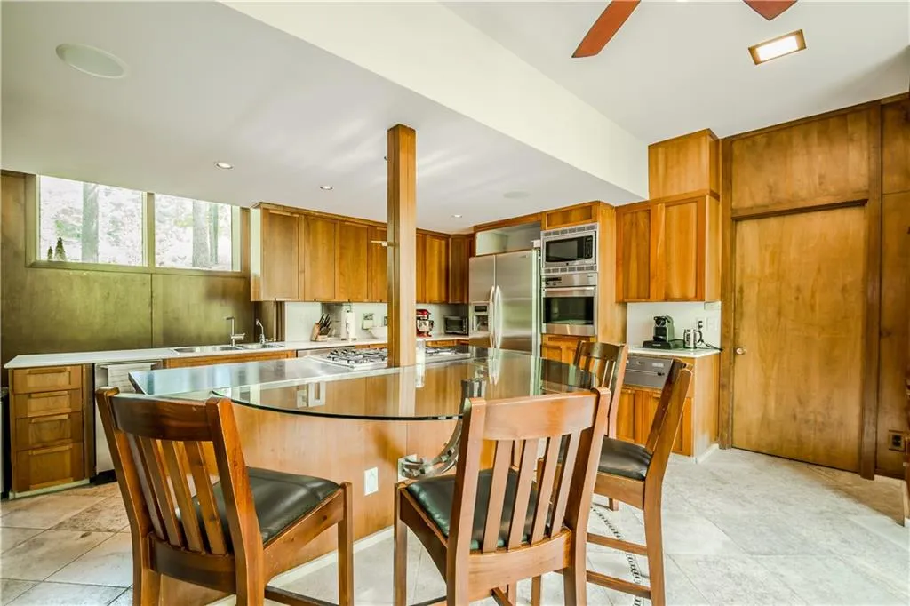 950 Edgewater Drive, Sandy Springs, Georgia 30328, 4 Bedrooms Bedrooms, ,4 BathroomsBathrooms,Residential,Sold,950 Edgewater Drive,6000613