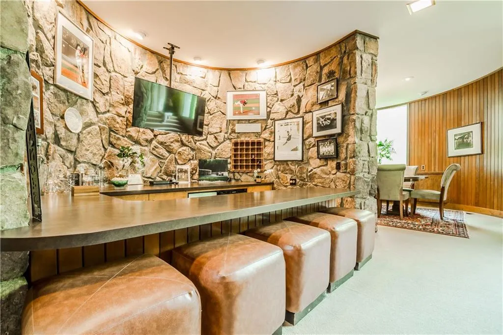 950 Edgewater Drive, Sandy Springs, Georgia 30328, 4 Bedrooms Bedrooms, ,4 BathroomsBathrooms,Residential,Sold,950 Edgewater Drive,6000613