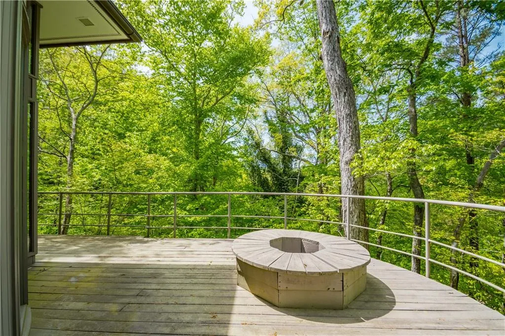 950 Edgewater Drive, Sandy Springs, Georgia 30328, 4 Bedrooms Bedrooms, ,4 BathroomsBathrooms,Residential,Sold,950 Edgewater Drive,6000613