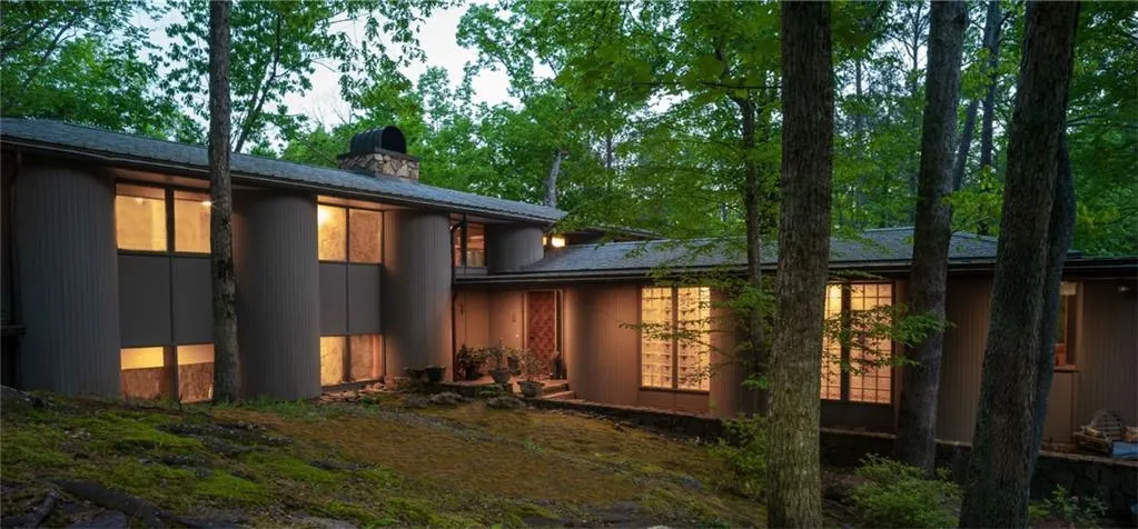 950 Edgewater Drive, Sandy Springs, Georgia 30328, 4 Bedrooms Bedrooms, ,4 BathroomsBathrooms,Residential,Sold,950 Edgewater Drive,6000613