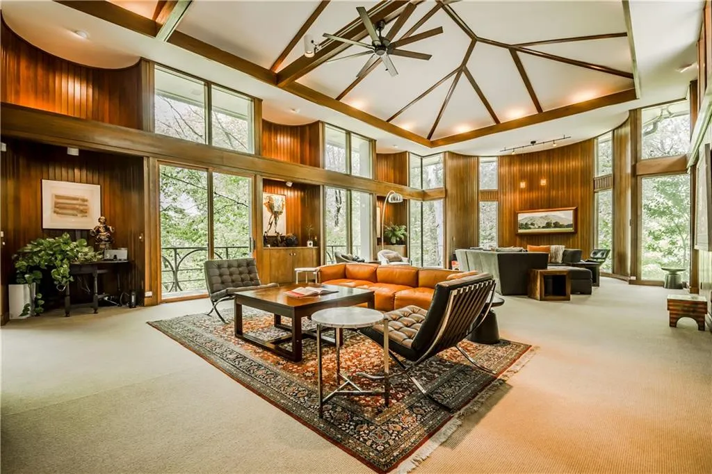 950 Edgewater Drive, Sandy Springs, Georgia 30328, 4 Bedrooms Bedrooms, ,4 BathroomsBathrooms,Residential,Sold,950 Edgewater Drive,6000613