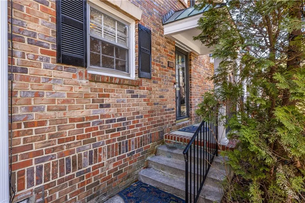 6700 Roswell Road Unit 17d, Roswell, Georgia 30328, 2 Bedrooms Bedrooms, ,1 BathroomBathrooms,Residential,Sold,6700 Roswell Road Unit 17d,7510806