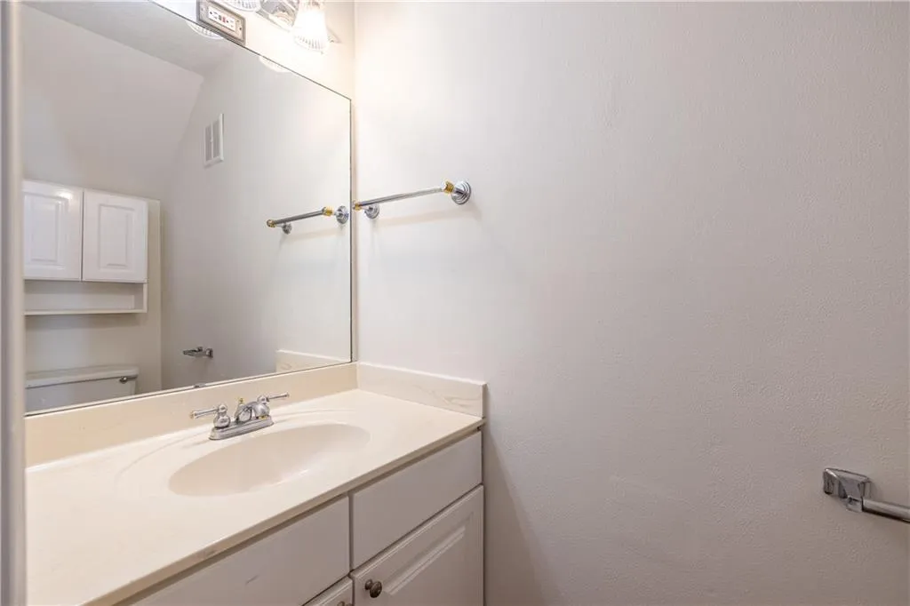 6700 Roswell Road Unit 17d, Roswell, Georgia 30328, 2 Bedrooms Bedrooms, ,1 BathroomBathrooms,Residential,Sold,6700 Roswell Road Unit 17d,7510806