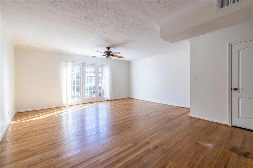 6700 Roswell Road Unit 17d, Roswell, Georgia 30328, 2 Bedrooms Bedrooms, ,1 BathroomBathrooms,Residential,Sold,6700 Roswell Road Unit 17d,7510806