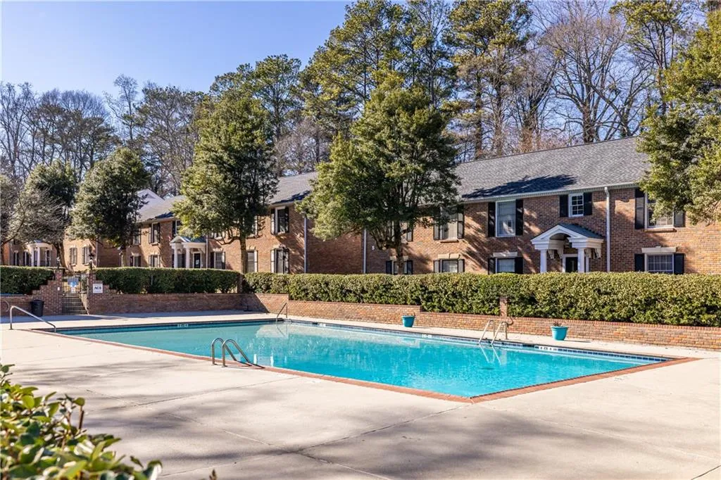 6700 Roswell Road Unit 17d, Roswell, Georgia 30328, 2 Bedrooms Bedrooms, ,1 BathroomBathrooms,Residential,Sold,6700 Roswell Road Unit 17d,7510806