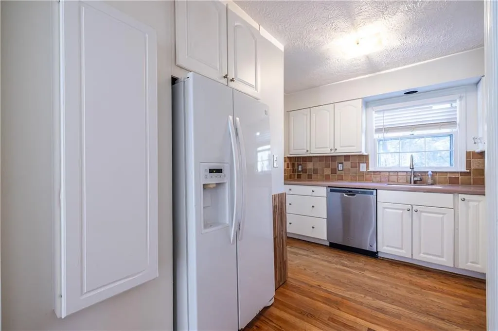 6700 Roswell Road Unit 17d, Roswell, Georgia 30328, 2 Bedrooms Bedrooms, ,1 BathroomBathrooms,Residential,Sold,6700 Roswell Road Unit 17d,7510806