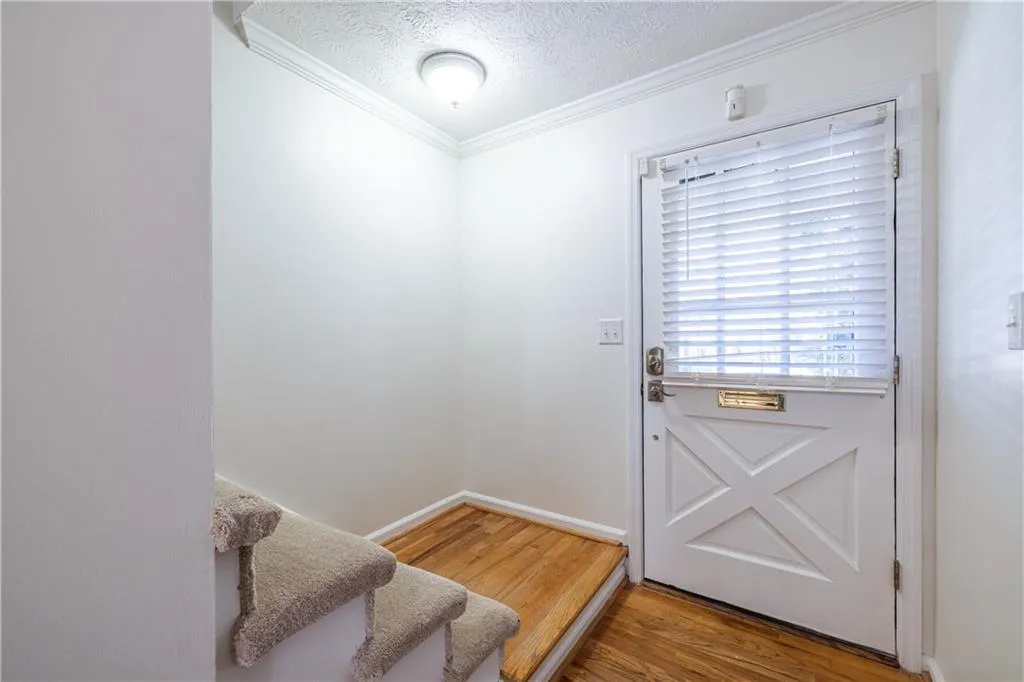 6700 Roswell Road Unit 17d, Roswell, Georgia 30328, 2 Bedrooms Bedrooms, ,1 BathroomBathrooms,Residential,Sold,6700 Roswell Road Unit 17d,7510806