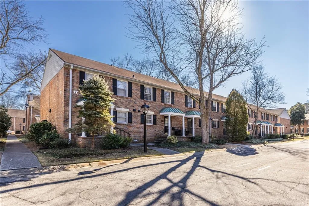 6700 Roswell Road Unit 17d, Roswell, Georgia 30328, 2 Bedrooms Bedrooms, ,1 BathroomBathrooms,Residential,Sold,6700 Roswell Road Unit 17d,7510806