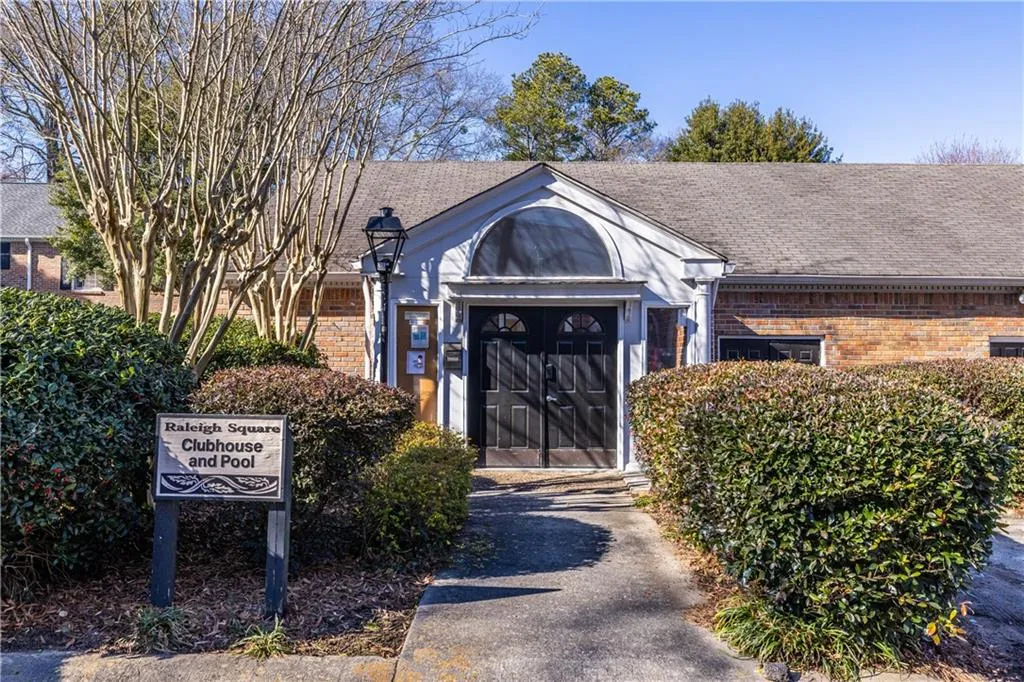 6700 Roswell Road Unit 17d, Roswell, Georgia 30328, 2 Bedrooms Bedrooms, ,1 BathroomBathrooms,Residential,Sold,6700 Roswell Road Unit 17d,7510806