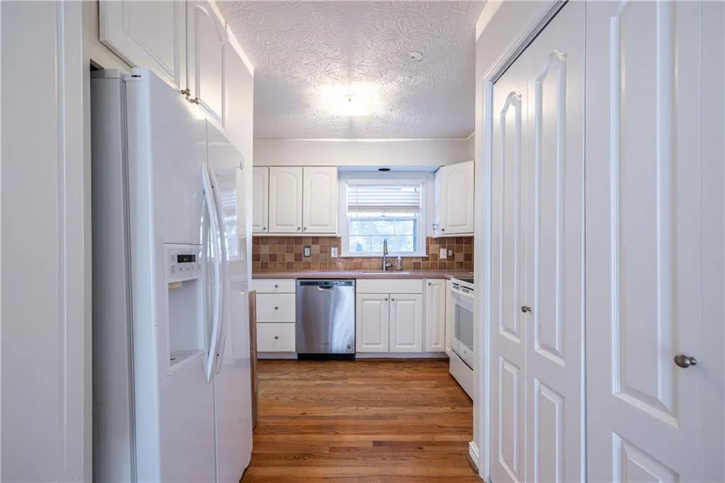 6700 Roswell Road Unit 17d, Roswell, Georgia 30328, 2 Bedrooms Bedrooms, ,1 BathroomBathrooms,Residential,Sold,6700 Roswell Road Unit 17d,7510806