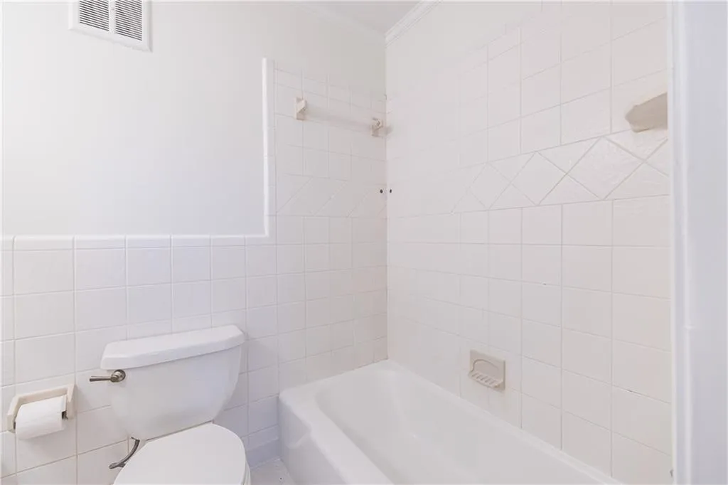 6700 Roswell Road Unit 17d, Roswell, Georgia 30328, 2 Bedrooms Bedrooms, ,1 BathroomBathrooms,Residential,Sold,6700 Roswell Road Unit 17d,7510806