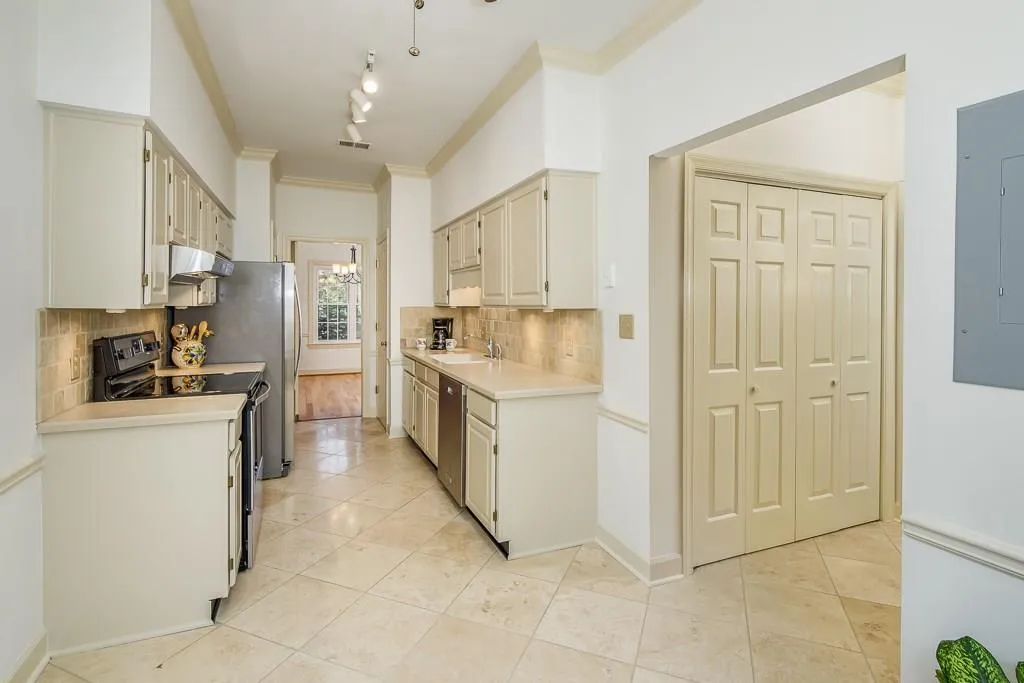 1160 Windsor Parkway Unit 3, Atlanta, Georgia 30319, 3 Bedrooms Bedrooms, ,2 BathroomsBathrooms,Residential,Sold,1160 Windsor Parkway Unit 3,6106493