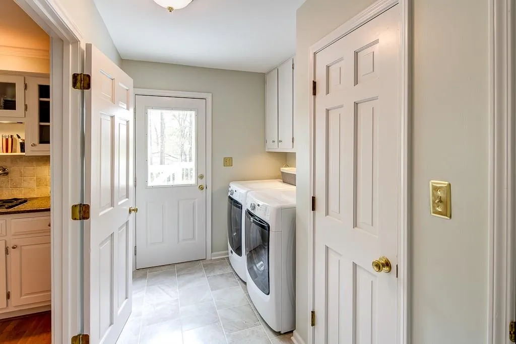 325 Wynland Trace, Sandy Springs, Georgia 30350, 3 Bedrooms Bedrooms, ,2 BathroomsBathrooms,Residential,Sold,325 Wynland Trace,5671410