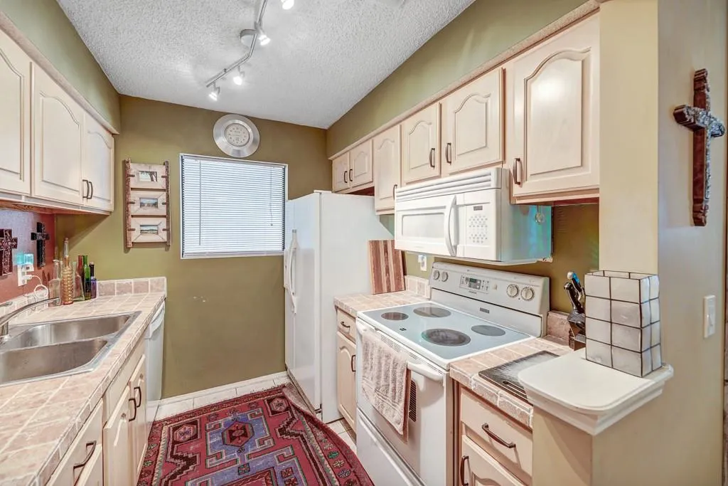 1703 Huntingdon Chase, Sandy Springs, Georgia 30350, 1 Bedroom Bedrooms, ,1 BathroomBathrooms,Residential,Sold,1703 Huntingdon Chase,6898981