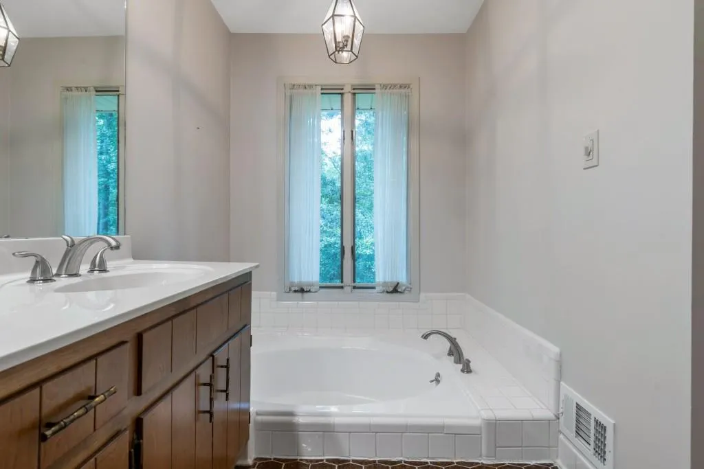 270 Mark Trail, Sandy Springs, Georgia 30328, 4 Bedrooms Bedrooms, ,3 BathroomsBathrooms,Residential,Sold,270 Mark Trail,6763552