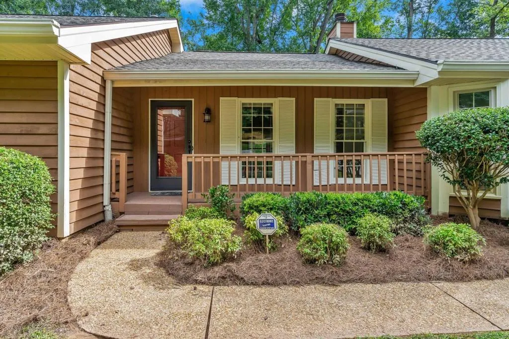 270 Mark Trail, Sandy Springs, Georgia 30328, 4 Bedrooms Bedrooms, ,3 BathroomsBathrooms,Residential,Sold,270 Mark Trail,6763552