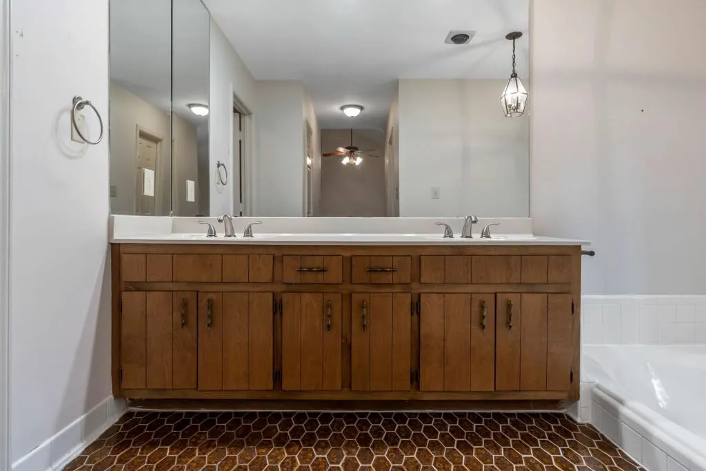 270 Mark Trail, Sandy Springs, Georgia 30328, 4 Bedrooms Bedrooms, ,3 BathroomsBathrooms,Residential,Sold,270 Mark Trail,6763552