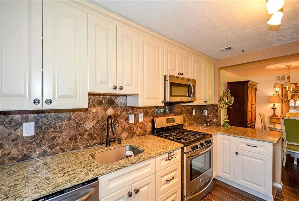 908 Woodcliff Drive, Sandy Springs, Georgia 30350, 2 Bedrooms Bedrooms, ,2 BathroomsBathrooms,Residential,Sold,908 Woodcliff Drive,5924674