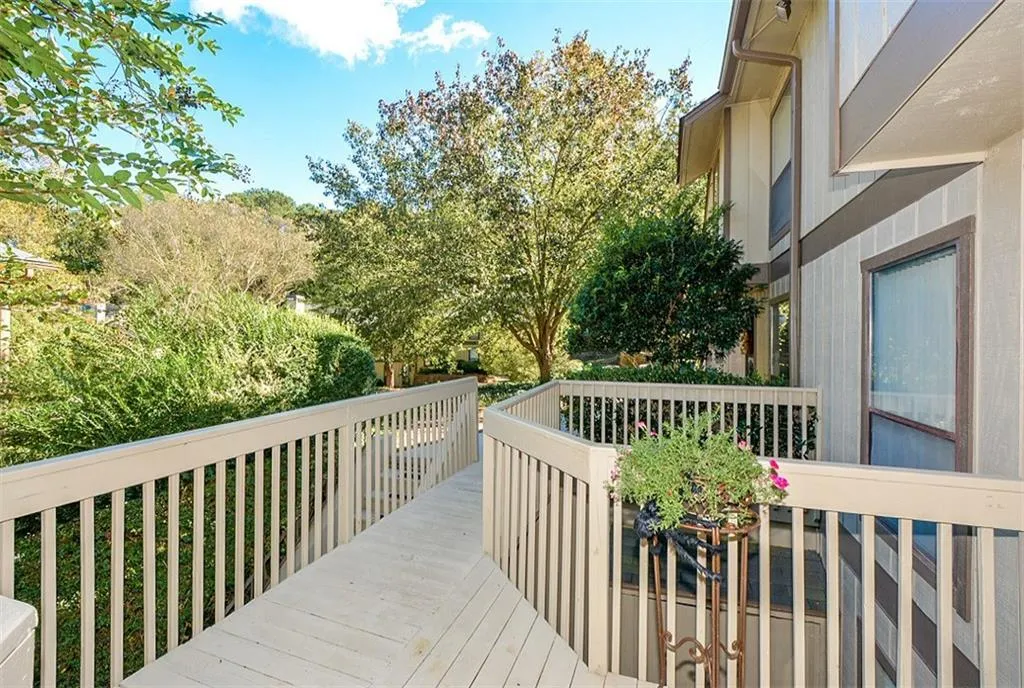 908 Woodcliff Drive, Sandy Springs, Georgia 30350, 2 Bedrooms Bedrooms, ,2 BathroomsBathrooms,Residential,Sold,908 Woodcliff Drive,5924674