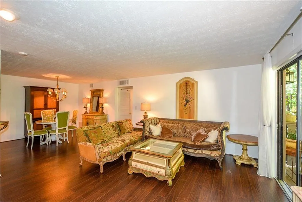 908 Woodcliff Drive, Sandy Springs, Georgia 30350, 2 Bedrooms Bedrooms, ,2 BathroomsBathrooms,Residential,Sold,908 Woodcliff Drive,5924674